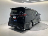 バックカメラが付いているので後方確認が非常にしやすいです。今や運転初心者も熟練者も必須装備!ついていて損はないですね♪