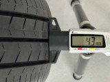 夏タイヤの残り溝は4.3mmです。スリップラインからは2.7mmとなっております。