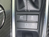 【横滑り防止機能】 車両走行安定補助システム搭載  車が横滑りしそうになった際に、横滑りを防ぐ安全装備が付いています。