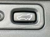 【パワーバックドア】スマートキーや運転席のボタンを押すだけでリアゲートが自動で開閉します!荷物を持っている時や、高い位置にあるバックドアを閉める際に便利な機能です♪