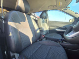 体にフィットし運転する楽しさを感じられるシートです