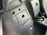 運転席後ろには4点式シートベルト取付のボルト穴もあります!
