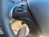 ステアリングスイッチ付きのハンドル!運転に支障をきたすことなくナビ操作が可能です!!