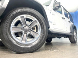 ●純正18インチアルミホイール:輸入車ならではの卓越した走りを支えるホイールと足回りです!日本車の走りに慣れている方にもぜひ体感して頂きたいほど、高いレベルでまとまっています!