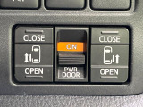 【両側パワースライドドア】スマートキーや運転席のスイッチで後席両側スライドドアの開閉が可能♪電動だから力を入れてドアを開ける必要が無く、小さなお子様でも簡単に開け閉めでき快適です♪