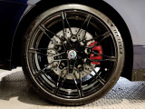 【BMWアロイホイル】軽量かつ強度に拘ったアロイホイル。走行性能ポテンシャルを引き出す設計。車の足元を引き締めてくれる大きなポイントはアロイホイルです。