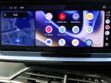 Apple CarPlay、Android Auto 対応。スマホを接続するとタッチスクリーン上でマップ、通話、メッセージ、ミュージックなどのアプリをスマホ同様に操作できるミラースクリーン機能搭載