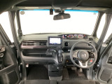 【前方視界】開放的な前方視界!運転がしやすく疲れにくいです♪窓が大きく、見通しがとっても良いおクルマですよ♪
