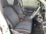 長時間の運転でも疲れにくいシートです。