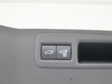 パワーバックゲートも装備しております。