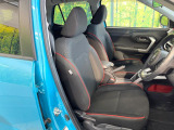 運転席シート廻りは使用感も少なく、良好な状態となっています。前オーナー様が丁寧に使っていたことがよくわかりますね。