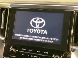 【大画面ナビ】人気の大型9インチナビを装備。存在感のある大画面はインパクト大!ナビ利用時のマップ表示は見やすく、テレビやDVDは臨場感がアップ!いつものドライブがグッと楽しくなります♪