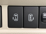 【両側パワースライドドア】スマートキーや運転席のスイッチで後席両側スライドドアの開閉が可能♪電動だから力を入れてドアを開ける必要が無く、小さなお子様でも簡単に開け閉めでき快適です♪