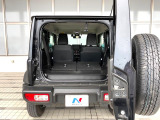 積み下ろしのしやすいデッキにはたっぷりと荷物を積み込んでいただけます。遊びから仕事まで、様々なシーンで頼れます♪