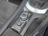 マツダコネクトを操作するコマンダーコントロールです。運転中に自然と手の触れる位置に配置されています。