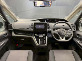 全方位で視界が広い、気持ちがよくて運転がしやすいインテリア