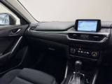 【展示車の状態】展示車は全て、マツダ車のエキスパートが、基本性能に関わる箇所を徹底的に点検。外装や室内に関しても、細部にいたるまで、しっかり清掃・洗浄を実施しています。