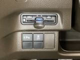 Hondaセンシング用の、VSA(ABS+TCS+横滑り抑制)解除スイッチなどはハンドルの左側に装備しています。その上にETCがついています。高速道路の料金所の通過も楽々です。