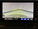 【バックカメラ】運転が苦手な方も車庫入れラクラクです!ギアをリバースに入れれば自動的に切り換わりますので、面倒な操作は不要です♪狭い駐車場もお車を傷つけず安心ですね!