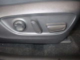 パワーシート搭載。微妙な調整が手軽にでき、ピッタリのポジションで運転することが可能です。