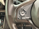 ステアリングにオーディオ操作スイッチが付いています。オーディオ画面に直接タッチしなくても操作が出来ますので、運転に集中できます。