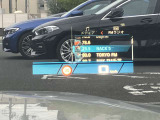 人気のヘッドアップディスプレイ!現在の車速、ナビゲーション・システムによるルート案内の矢印表示、チェック・コントロール、前車接近警告など、さまざまな情報をドライバーの視界内に直接表示いたします!