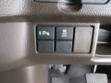 パーキングセンサーや横滑りを防ぐVSA等のスイッチ類は運転席の右側、手の届きやすい位置にあります。