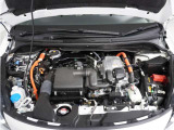 ◆エンジンルーム◆車の心臓部分のエンジンルームが汚いとトラブルの基になります。当店は専用の液剤を使って徹底的に綺麗にします。