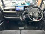 視界の良さと取り回しの良さで、たまに運転する奥様にも安心♪