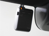 ◆ドライブレコーダー◆映像・音声などを記録する自動車用の装置です。 もしもの事故の際の記録はもちろん、旅行の際の思い出としてドライブの映像を楽しむことができます。