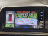 【パノラミックビューモニター】専用のカメラにより、上から見下ろしたような視点で360度クルマの周囲を確認することができます☆死角部分も確認しやすく、狭い場所での切り返しや駐車もスムーズに行えます。