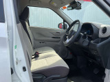 【運転席】シート周りは使用感も少なく、良好な状態となります。丁寧に使われていたことがよくわかります。