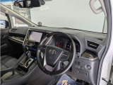 見通しのよいすっきりとした視界で、誰でも運転しやすいです。運転のしやすさは疲れにくさにも繋がりますよ♪
