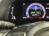 視認性に優れたメーターを採用しており、走行中でも車速や情報が分かりやすく表示されます。運転時の視線移動をむりのない範囲に抑え、快適で安心感のあるドライブをサポートします。