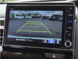 【バックカメラ】駐車が苦手な方でも安心してお乗りいただけます。リバース連動で画面が切り替わるのでとっても便利です。