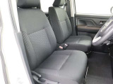 運転席の写真です!座り心地も良さそう、あなたのドライビングポジションをガッチリ支え、心地よい安心感で、ロングドライブもらくらく??