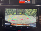 【バックカメラ】駐車時に後方がリアルタイム映像で確認できます。大型商業施設や立体駐車場での駐車時や、夜間のバック時に大活躍!運転スキルに関わらず、今や必須となった装備のひとつです!