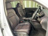 運転席は電動シート付です。細かな動きでドライバーに合わせたポジションを設定できます。
