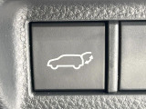 【パワーバックドア】スマートキーや運転席のボタンを押すだけでリアゲートが自動で開閉します!荷物を持っている時や、高い位置にあるバックドアを閉める際に便利な機能です♪