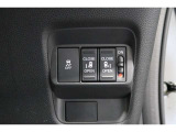 ◆◆両側電動スライドドア!!荷物で手が塞がる時など簡単にドアの開閉が出来ます!何より力いらずで開閉OK!女性やお年寄りにも優しい♪電動機能はOFFにもできますから元気なお子様の駆け出しも安心!