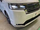 【LEDヘッドライト】悪天候や夜間走行時も良好な視界を確保し安心して運転できる高輝度LEDヘッドライトを装備!点灯速度が早く、消費電力も抑えられています。