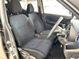 運転席まわりには十分なスペースがあり、大柄な方でもゆったり運転していただける環境です。