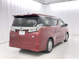 広々とした車内空間に優れた燃費性能。更にデザインも上質で人気のお車です!
