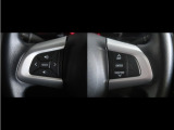 ステアリングスイッチ付き。前方から目を離すことなく操作することが可能です。