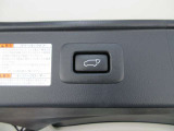 パワーバックドアクローズスイッチでバックドアを自動開閉できて、とても便利です!