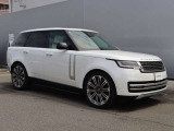Range Rover のボディカラーの中でも特に人気の高い「オストゥーニパールホワイト」光の当たり方で柔らかく輝く上品なパール感が特徴です。