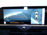 パノラミックビューモニター付きです。車両を上から見たような映像を画面に表示。運転席からの目視だけでは見にくい、車両周辺の状況をリアルタイムでしっかり確認できます。
