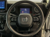 運転にかかわる様々な操作を安全に行えるように視点移動が少なく操作性に配慮されたスイッチ類が凝縮されたコクピットです。