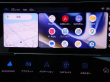 Apple CarPlay、Android Auto 対応。スマホを接続するとタッチスクリーン上でマップ、通話、メッセージ、ミュージックなどのアプリをスマホ同様に操作できるミラースクリーン機能搭載
