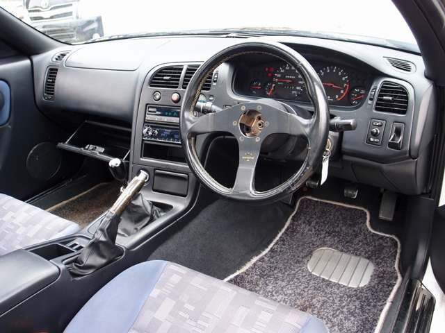 日産 スカイラインクーペ 2.5 GTS25t タイプM スペック・II 外装塗装済 